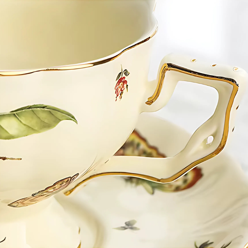 Conjunto de Xicaras de Chá e Café Europeu com Bule Porcelana Luxo