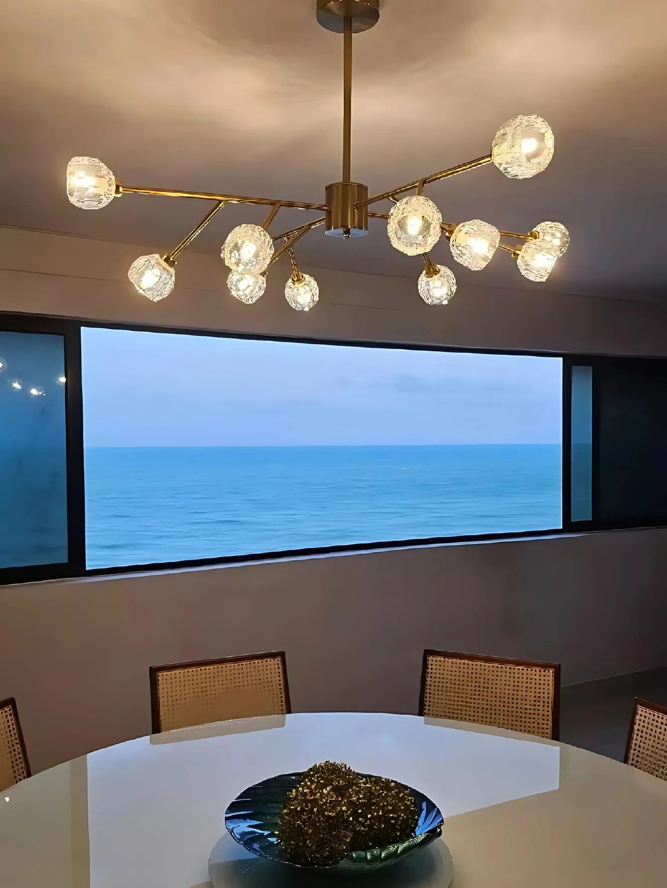 lustre para sala,
lustre para sala de jantar,
lustre para quarto,
lustre para cozinha,
lustre no quarto,
lustre de mesa jantar,
lustre cristal,
lustre dourado,