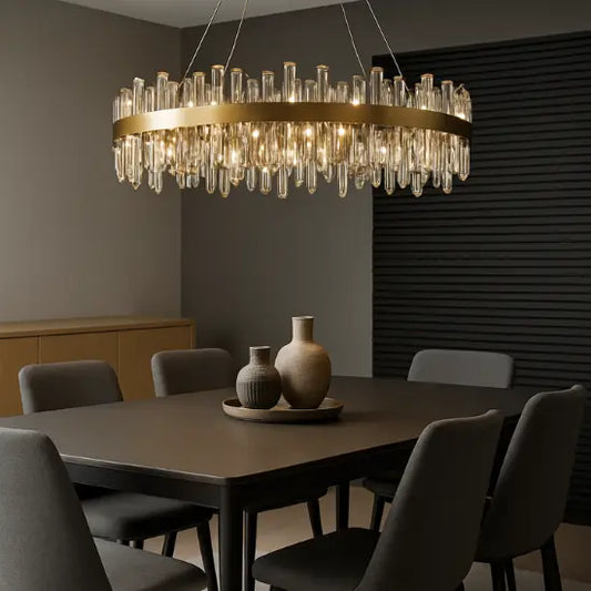 detalhe acabamento dourado do lustre de cristal larmary