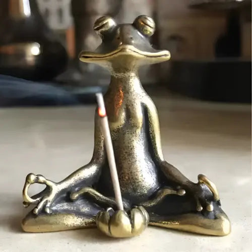 escultura,
escultura decoração,	
obra e arte,
escultura para decoracao,
escultura decorativa,
incensário,
Escultura sapo yoga,
esculturas decorativas moderna,
yoga sapo