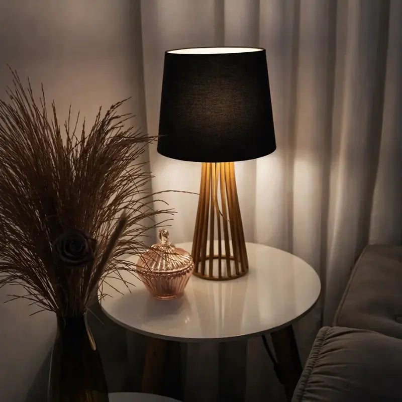 luminária de mesa,
luminária de mesa quarto,
luminária de mesa escritório,
luminária de mesa para estudar,
luminaria para mesa de jantar,
luminaria moderna,
luminaria abajur, 
abajur com cúpula de tecido, luminária para quarto casal,