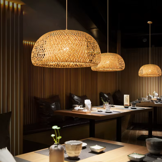lustre rustico,
pendente rustico,
pendente rattan,
pendente bambu,
lustre pendente madeira,
lustre bambu,
lustre pendente,
lustre para sala,
lustre de sala jantar,
luminária pendente,
