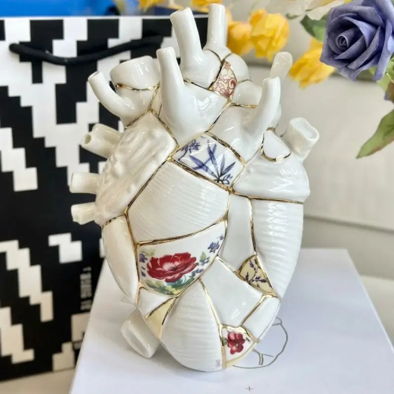 escultura coracao de vaso,
vaso coração,
vaso decorativo,
escultura coracao,
estatua decorativa,	
escultura de mesa,
estatua decorativa,
arte moderna,
obra de arte,